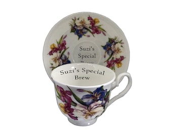 Taza de té y platillo personalizados con diseño floral de iris, porcelana fina