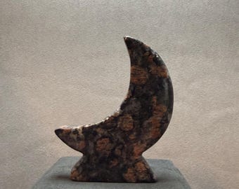 Que Sera Stone Standing Flat Moon