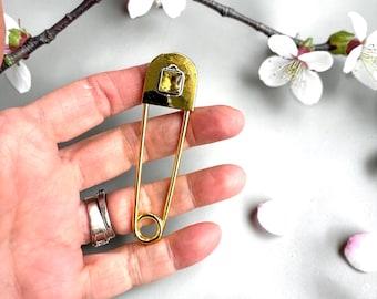Medium Stainless Steel Kilt Pin: Scarf, Hat & Key Holder with Citrine Accent, 3 inches