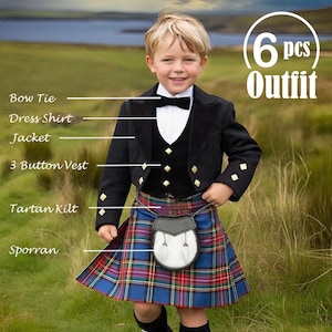 Puede incluir: Un conjunto de seis piezas para niño, con chaqueta negra, chaleco y pajarita. El conjunto incluye un kilt escocés en azul, rojo y verde, un sporran y una camisa blanca. Ideal para ocasiones formales.