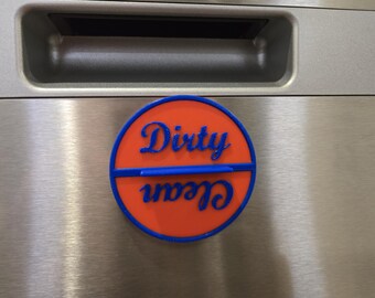 A magnetic dishwasher sign showing clean and dirty