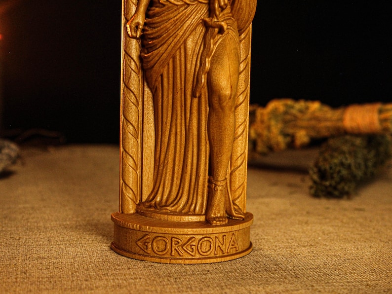 Gorgona statue