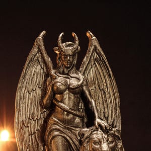 Inanna statue