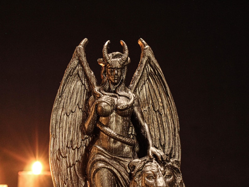 Inanna statue