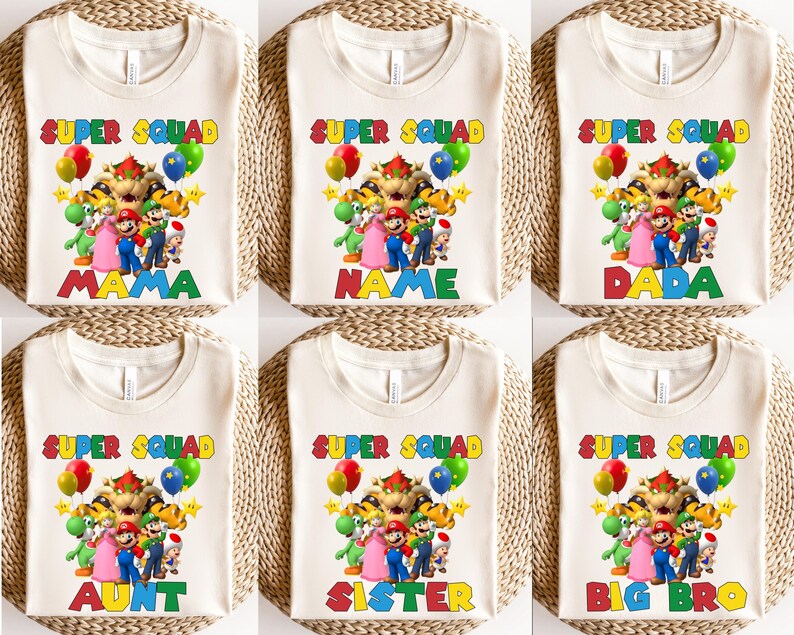 K&ouml;nnte beinhalten: Cremefarbene T-Shirts mit einer farbenfrohen Grafik mit Charakteren aus der Super Mario Bros. Franchise. Jedes Shirt hat die Worte "SUPER SQUAD" &uuml;ber der Grafik und eine andere Familienrolle darunter, wie "MAMA" oder "SISTER".