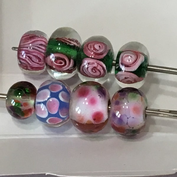 Glas Lampwork Beads, Pink and Green, Roses and Speckles, 8 beads, .25-.5" with Medium Holes