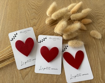 Broche coeur, coeur rouge, broche cuir, amour, support personnalisable, maman, maîtresse, mamie, tata, marraine, nounou, anniversaire, EVJF