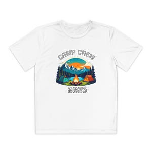 Camiseta de acampamento juvenil, camiseta de aventura, roupa para atividades ao ar livre, presente para acampamento, roupa para acampamento de verão, camiseta para campistas 2025