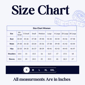 Peut inclure: Tableau des tailles pour femmes, avec mesures en pouces. Le tableau comprend les mesures de la poitrine, de la taille, des hanches, des &eacute;paules et des manches pour les tailles XX-Small &agrave; 3X-Large. Le texte "Size Chart" est en haut.