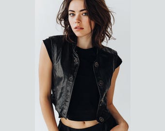 Gilet en cuir noir pour femme - gilet de motard, gilet personnalisé, gilet en peau de mouton fait main, cadeau streetwear pour elle, gilet de moto, gilet noir