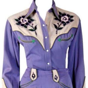 Frauen maßgeschneiderte lila 2Pc Anzüge gestickte Country Western Anzüge lila Western Hochzeitsanzug Cowboy Outfit, Frauen Countrymusik Anzug