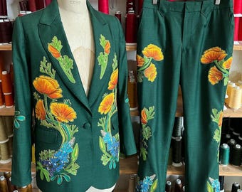 Conjunto de traje vaquero botánico de 2 piezas para mujer, confeccionado a mano con bordado de flores silvestres de California. Ideal para bodas y como traje nupcial.