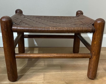 Vintage Shaker Made Foot Stool in Excellent Condition.