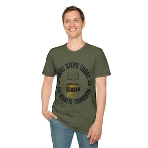 モチベーションアップワークアウトTシャツ：小さな一歩、大きな成果 - ユニセックスソフトスタイルTシャツ