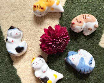Soporte para palillos de cerámica hecho a mano de 5 piezas con forma de gato: Decoración de mesa japonesa, Soporte para palillos de cerámica con forma de Maneki-neko de la suerte de Totoro, para amantes de los gatitos adorables.