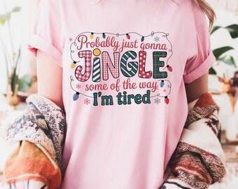 Camiseta "Probablemente solo voy a tintinear en algún momento del camino", divertida camiseta navideña, camiseta navideña cansada, regalo navideño con canción Jingle