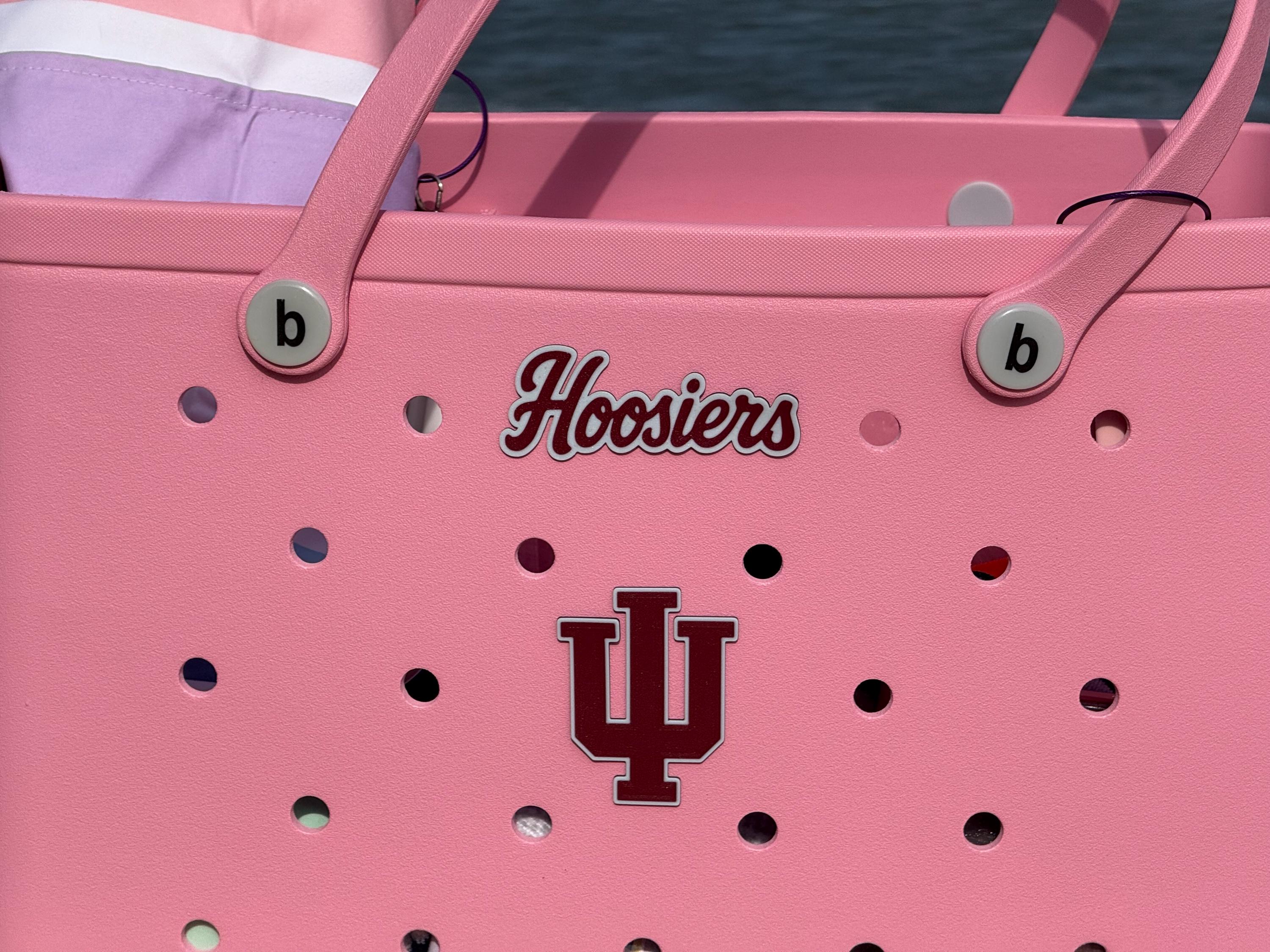Dijes para bolso Bogg de la Universidad de Indiana, etiquetas para bolso de IU, accesorios para portón trasero de fútbol, espíritu escolar, dije para bolso de playa, botón Bogg