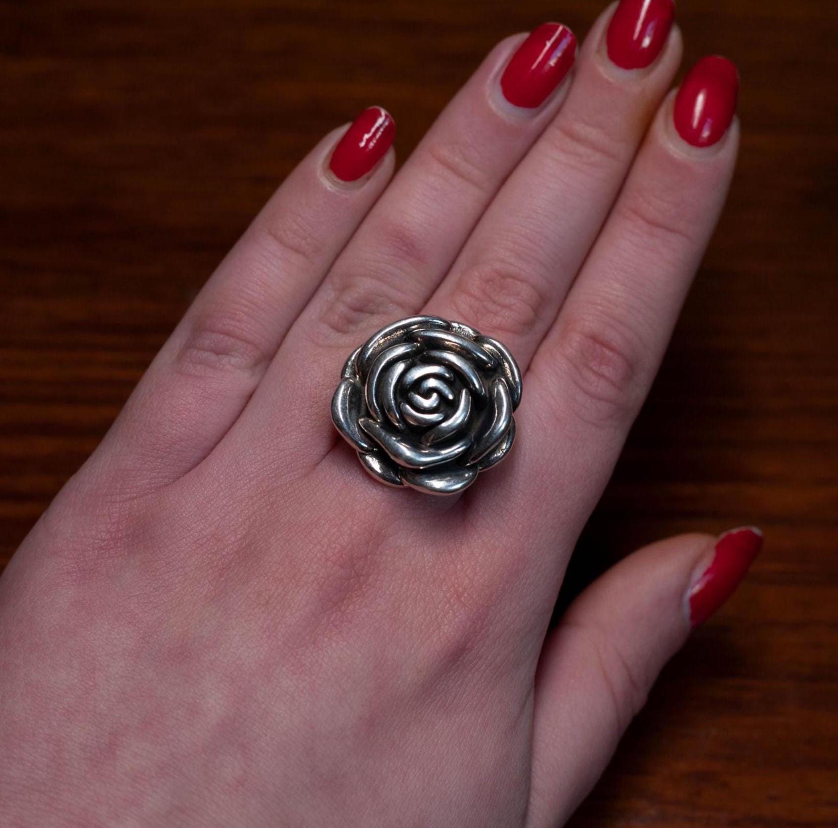 Dior flower ring France
