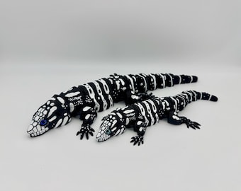 関節可動式テグートカゲのおもちゃとディスプレイモデル – ガラス製の目を備えたリアルなデザイン