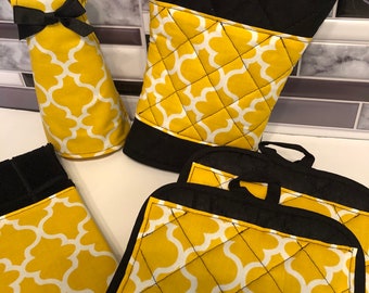 Black and yellow 5 piece kitchen towel set.