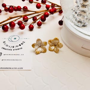 Shimmer flower stud earrings