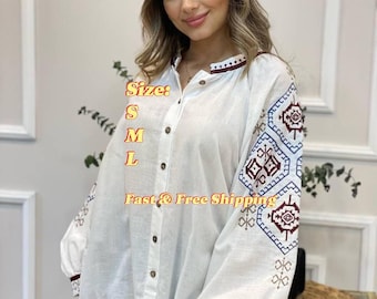 Blusa bordada geométrica - Blusa branca estilo boho de manga comprida com decote em V, presente de festival étnico para mulheres, estilo vintage, detalhes de botões