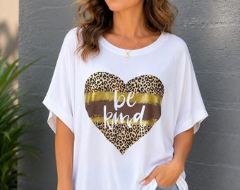 レディースプラスサイズ「Be Kind」グラフィックTシャツ｜女性用チュニック服｜プラスサイズ服（サイズ12～24）