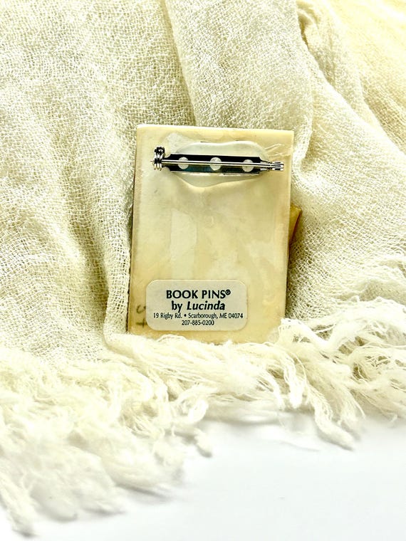 Lucinda signed limited edition "Read To Learn" book-themed collectible brooch. View 4