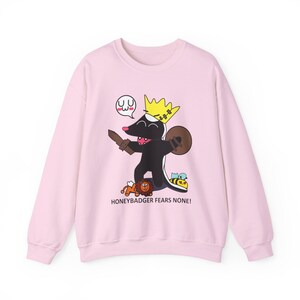 Sudadera Honeybadger Fears None, divertida y adorable sudadera con cuello redondo, ideal como regalo para amantes de los animales y fanáticos del caos.