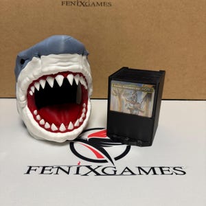 Shark - DeckBox | Caja para cartas TCG con compartimento de dados | Final Fantasy