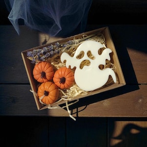 Pudełko na prezent na Halloween Mydło dyniowe Mydło duch Zestaw prezentowy na Halloween Mydło na Halloween Pudełko na upominki na Halloween Białe mydło duch Impreza halloweenowa