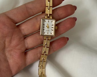 Vintage Gold Square Women’s Watch | Minimal Elegant Bracelet Style | Classic Quartz Dial Watch