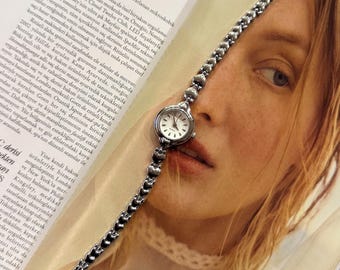 Vintage Silver Heart Bracelet Watch, Minimal Chain Ladies Watch, Romantic Retro Style Elegant Timepiece