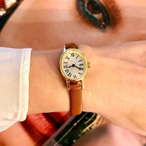 Vintage oval damklocka | Elegant romersk urtavla | Klassisk retro kvartsstil i present