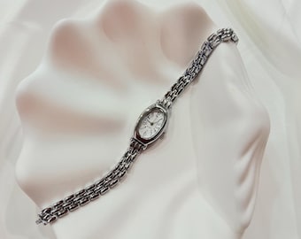 Vintage Style Women’s Quartz Watch, Oval Case Silver Bracelet Watch, Minimal Elegant Daily Wristwatch