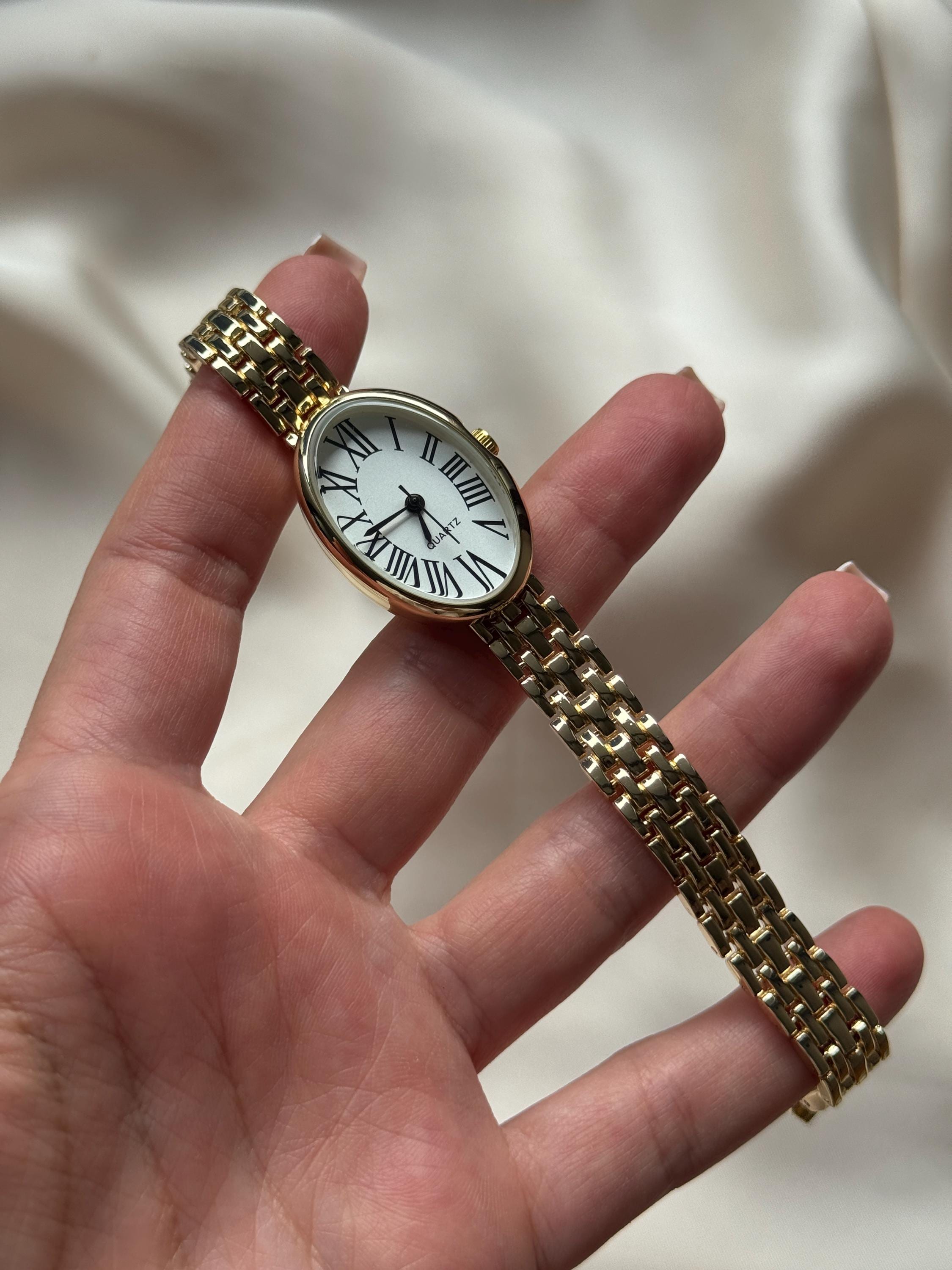 Vintage Gold Oval Roman Numeral Analog Bracelet Wrist Watch Gold Oval Roman Numeral Watch | Vintage Minimalist Bracelet  main image 3