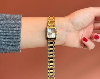 Reloj de pulsera rectangular en tono dorado, elegante reloj de pulsera de estilo vintage, reloj de joyería de cuarzo clásico para uso diario.
