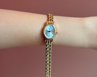 Vintage Inspired Gold Brown Gemstones Women Minimalist Watch  display picture 3