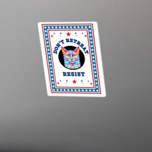 Pop Art Cat Resist Kiss-Cut vinyldekal, Pro Democracy Patriotisk kattälskare klistermärke, Advocacy Equal Rights Protest dekal, Färgglad katt