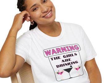Wieczór panieński, Retro Martini, Koszulka unisex, Koszulka Bachelorette, Koszulka Girl Power, Ostrzeżenie, że dziewczyny piją, Koszulka Softstyle