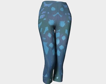 Blue & Turquoise Stencil Print Capri Leggings: opaque stretch form fitting fabric