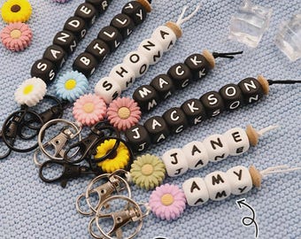 Llavero con nombre personalizado, dije para bolso con cuentas personalizado, regalo para la vuelta al cole