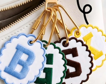 Anpassad broderad bagageetikett med initialer, personlig monogramnyckelring för väska