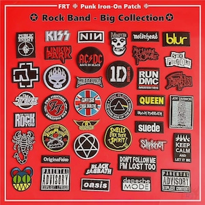 Può includere: Una collezione di toppe termoadesive con i loghi di gruppi rock, tra cui KISS, AC/DC e Metallica. Le toppe sono di varie forme e dimensioni, con sfondo rosso e la scritta "Rock Band - Big Collection".