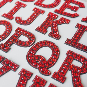 Parche termoadhesivo con letras rojas de diamantes de imitación para coser o planchar