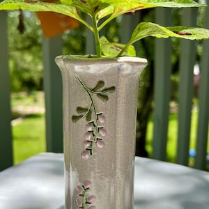 Vtg Mountain Meadows Pottery MMP Bud Vase Beige Pink Green Ceramic 5in Vermont