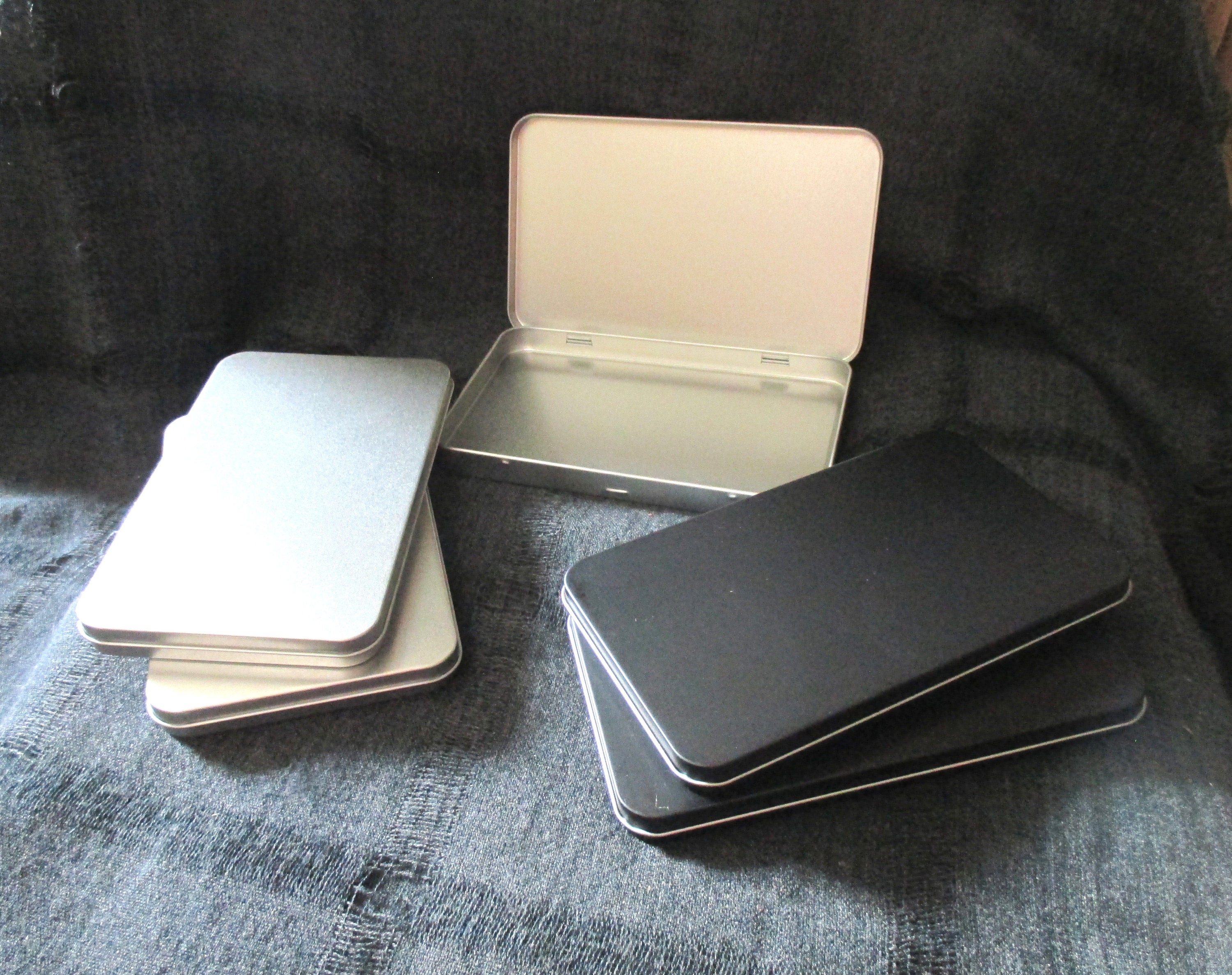Flat tin container discount