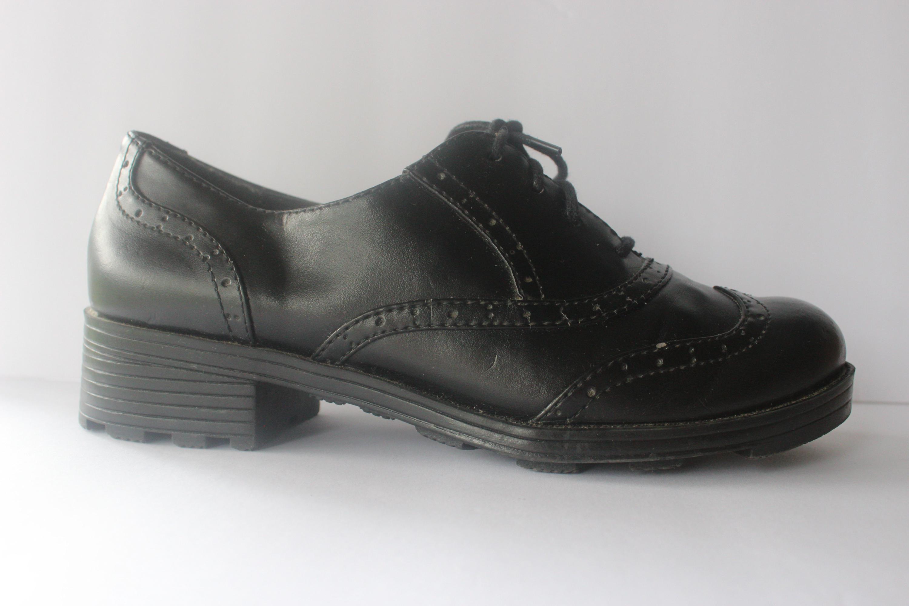 Vintage Black Oxfords Size 7 Mudd Women's Low Platform Heels Chunky Heeled Tie Shoes Lace Up Round Toe 1990s Gothic Y2K 90s Juniors 2000