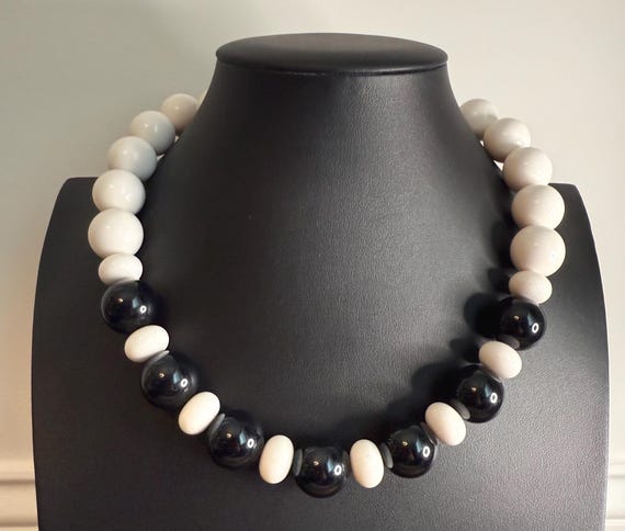 Vintage 1970s MONET Black & White Beaded Necklace - image 1