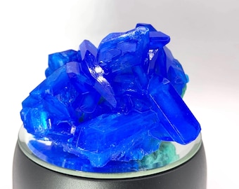 Calcantita azul sobre cuarzo: cristal para la comunicación (7,6 x 7,6 cm)